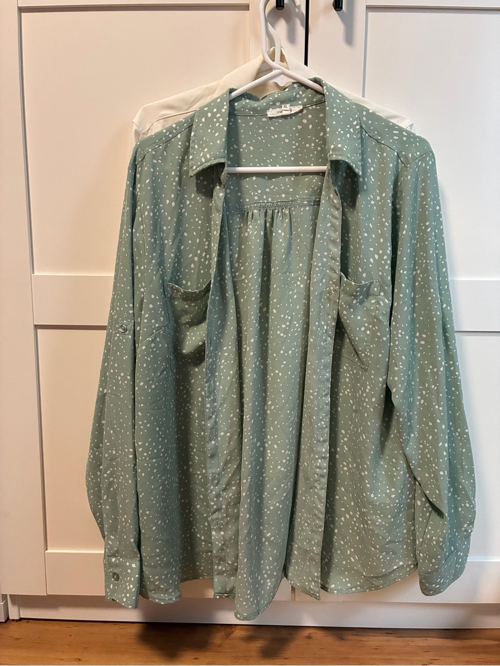 Light Green Speckled Long-Sleeve Women’s Button up Blouse